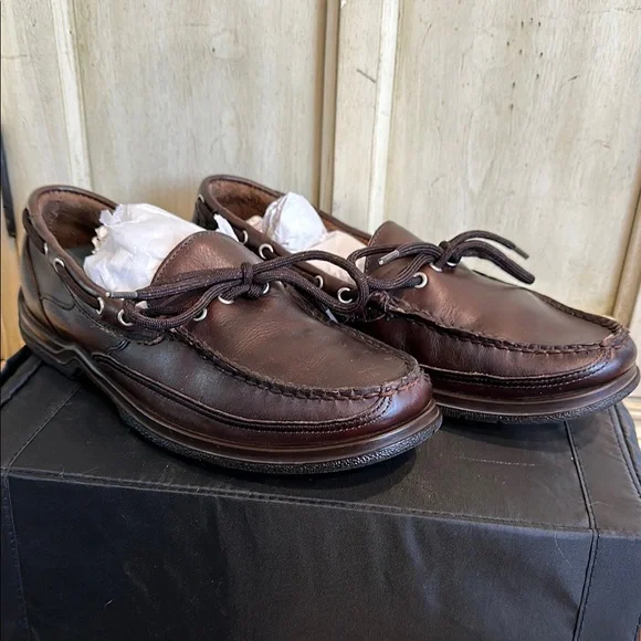 Sebago Brown Leather Boat Shoes with Classic Design - Picture 1 of 5